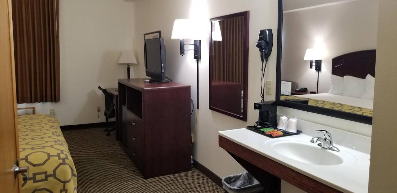 เบย์มอนต์ บาย วินด์แฮม ฮาร์ลัน Hotel Harlan ภายนอก รูปภาพ